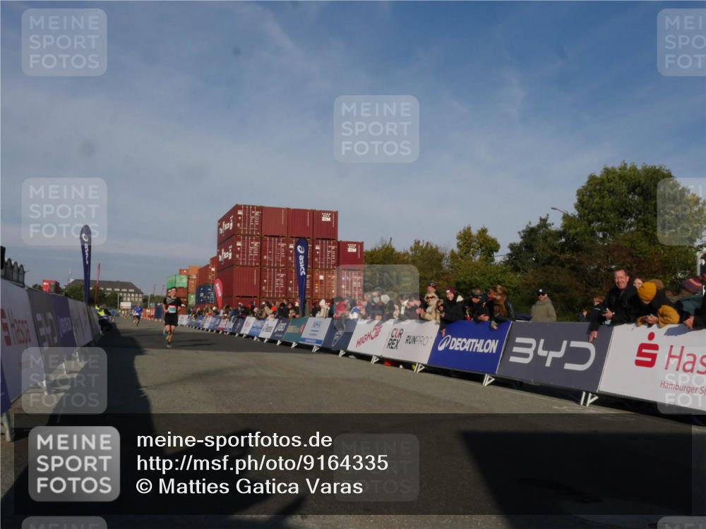 03.10.2025 - Köhlbrandbrückenlauf Matties Gatica Varas http://msf.ph/oto/9164335 03.10.2025 09:52:14 Ziel 1026, 2722, 3248 meine-sportfotos.de