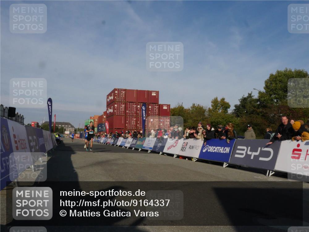 03.10.2025 - Köhlbrandbrückenlauf Matties Gatica Varas http://msf.ph/oto/9164337 03.10.2025 09:52:14 Ziel 1026, 2722, 3248 meine-sportfotos.de
