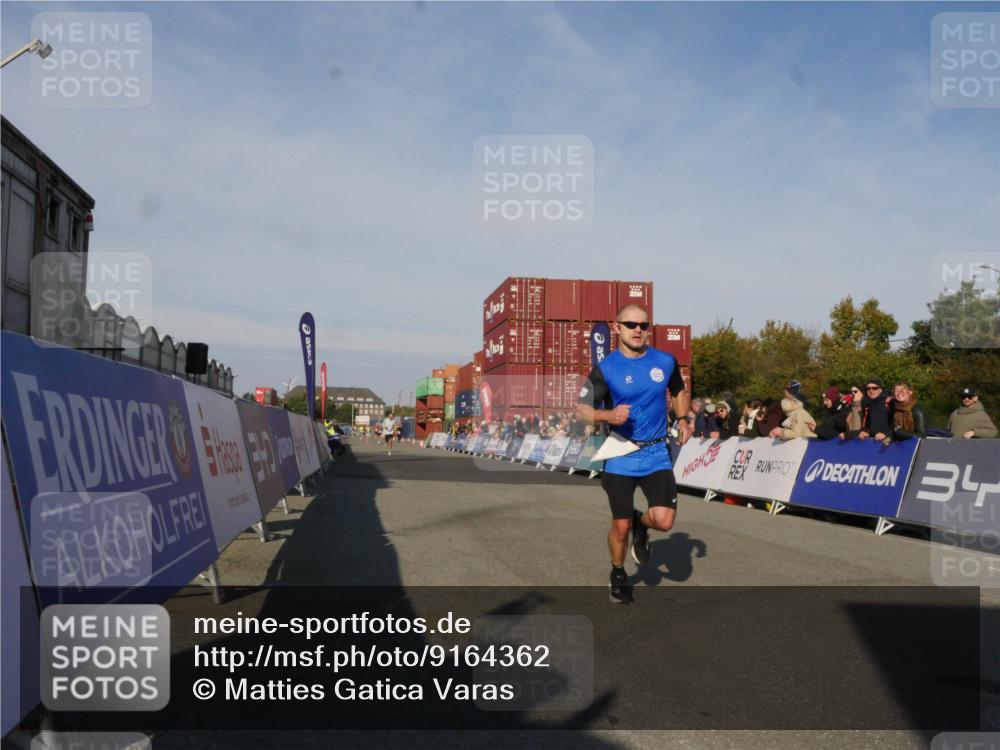 03.10.2025 - Köhlbrandbrückenlauf Matties Gatica Varas http://msf.ph/oto/9164362 03.10.2025 09:52:25 Ziel 2937, 3267 meine-sportfotos.de