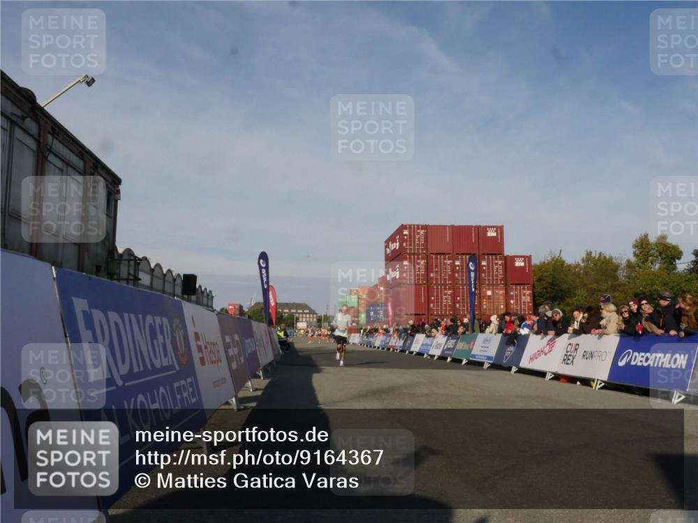 03.10.2025 - Köhlbrandbrückenlauf Matties Gatica Varas http://msf.ph/oto/9164367 03.10.2025 09:52:30 Ziel 3267 meine-sportfotos.de