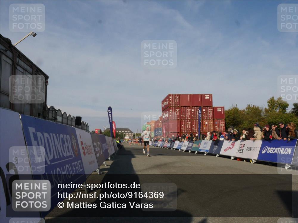 03.10.2025 - Köhlbrandbrückenlauf Matties Gatica Varas http://msf.ph/oto/9164369 03.10.2025 09:52:30 Ziel 3267 meine-sportfotos.de