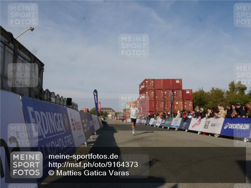 03.10.2025 - Köhlbrandbrückenlauf Matties Gatica Varas http://msf.ph/oto/9164373 03.10.2025 09:52:31 Ziel 3267 meine-sportfotos.de