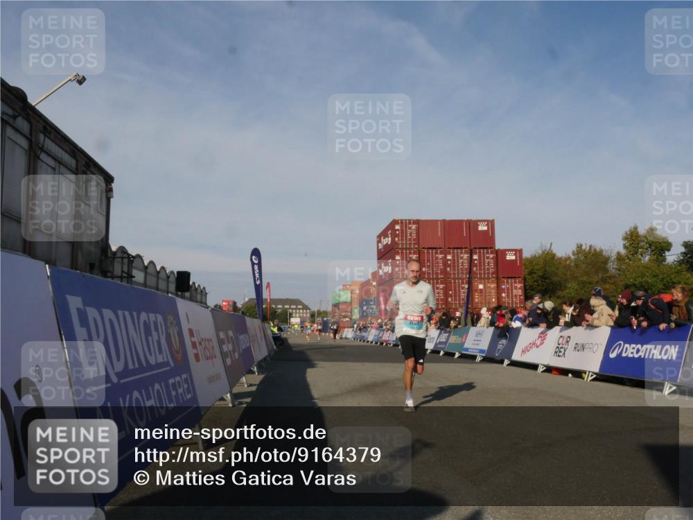 03.10.2025 - Köhlbrandbrückenlauf Matties Gatica Varas http://msf.ph/oto/9164379 03.10.2025 09:52:33 Ziel 1019, 3267 meine-sportfotos.de
