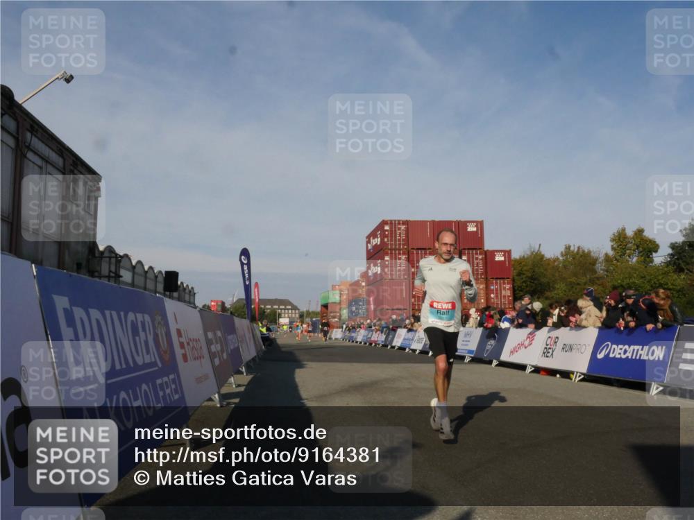 03.10.2025 - Köhlbrandbrückenlauf Matties Gatica Varas http://msf.ph/oto/9164381 03.10.2025 09:52:33 Ziel 1019, 3267 meine-sportfotos.de
