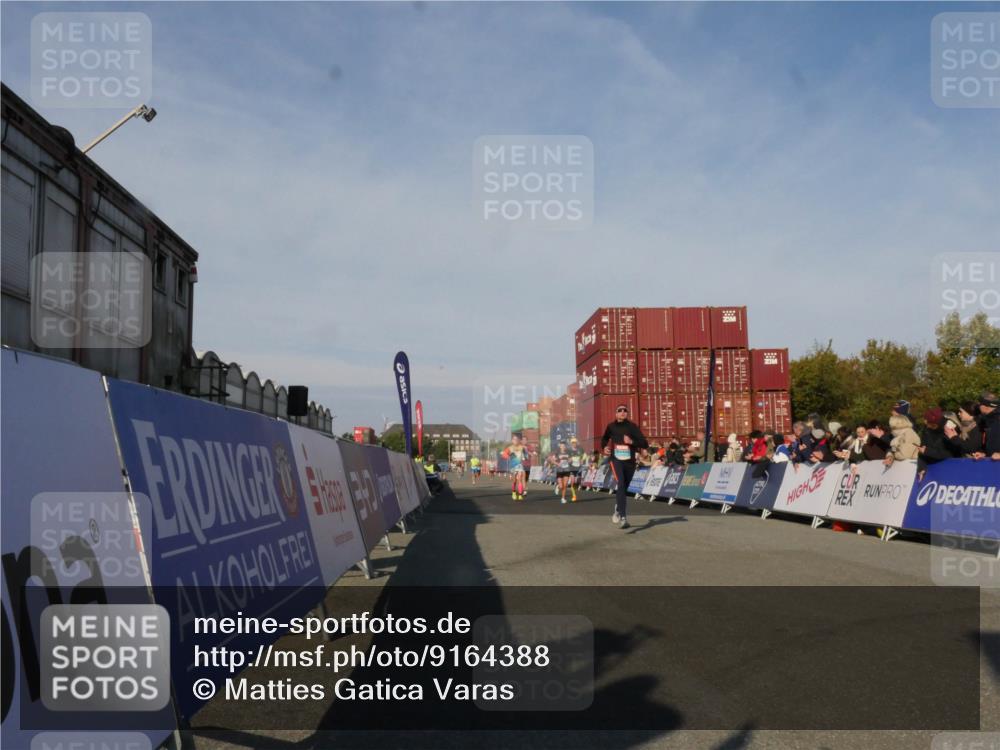 03.10.2025 - Köhlbrandbrückenlauf Matties Gatica Varas http://msf.ph/oto/9164388 03.10.2025 09:52:41 Ziel 1019, 1055, 2792, 3008, 3610 meine-sportfotos.de