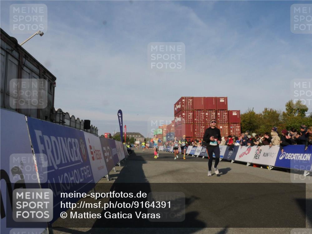 03.10.2025 - Köhlbrandbrückenlauf Matties Gatica Varas http://msf.ph/oto/9164391 03.10.2025 09:52:42 Ziel 1019, 1055, 2792, 3008, 3610 meine-sportfotos.de