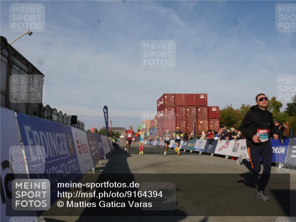 03.10.2025 - Köhlbrandbrückenlauf Matties Gatica Varas http://msf.ph/oto/9164394 03.10.2025 09:52:43 Ziel 1019, 1055, 2792, 3008, 3610, 3712 meine-sportfotos.de
