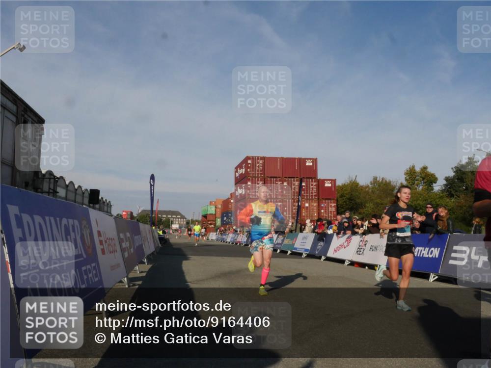 03.10.2025 - Köhlbrandbrückenlauf Matties Gatica Varas http://msf.ph/oto/9164406 03.10.2025 09:52:46 Ziel 1055, 2792, 3008, 3610, 3712 meine-sportfotos.de