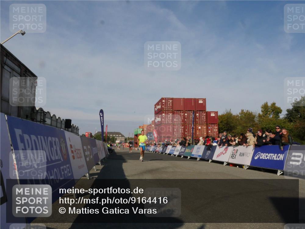 03.10.2025 - Köhlbrandbrückenlauf Matties Gatica Varas http://msf.ph/oto/9164416 03.10.2025 09:52:49 Ziel 2933, 3269, 3610, 3712 meine-sportfotos.de