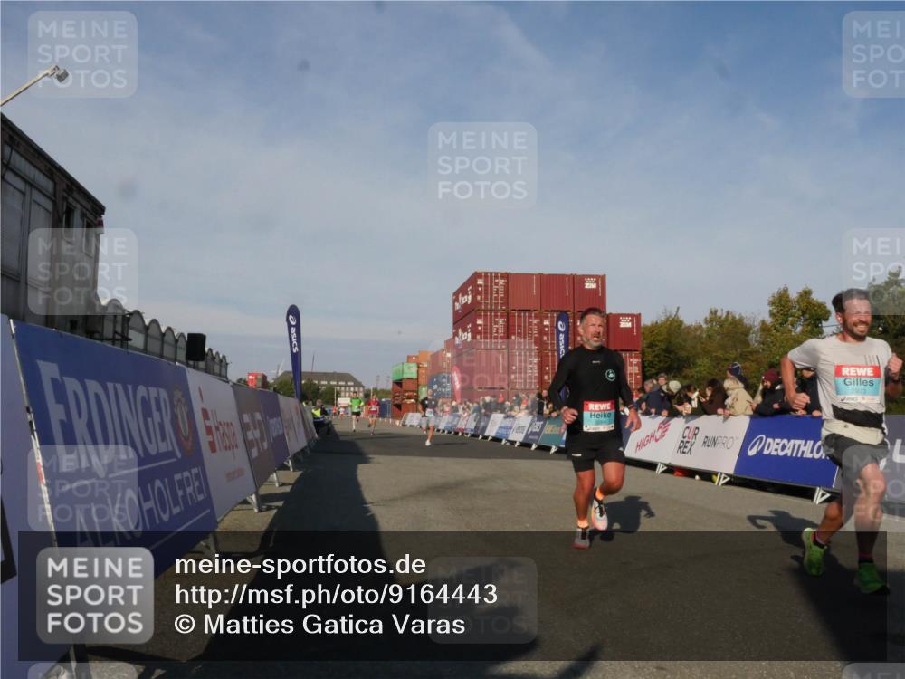 03.10.2025 - Köhlbrandbrückenlauf Matties Gatica Varas http://msf.ph/oto/9164443 03.10.2025 09:52:57 Ziel 1035, 2705, 2933, 3269, 3629 meine-sportfotos.de