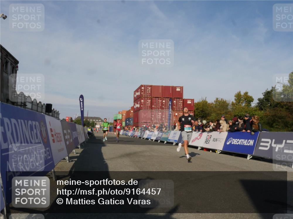 03.10.2025 - Köhlbrandbrückenlauf Matties Gatica Varas http://msf.ph/oto/9164457 03.10.2025 09:53:00 Ziel 1035, 2705, 3629 meine-sportfotos.de