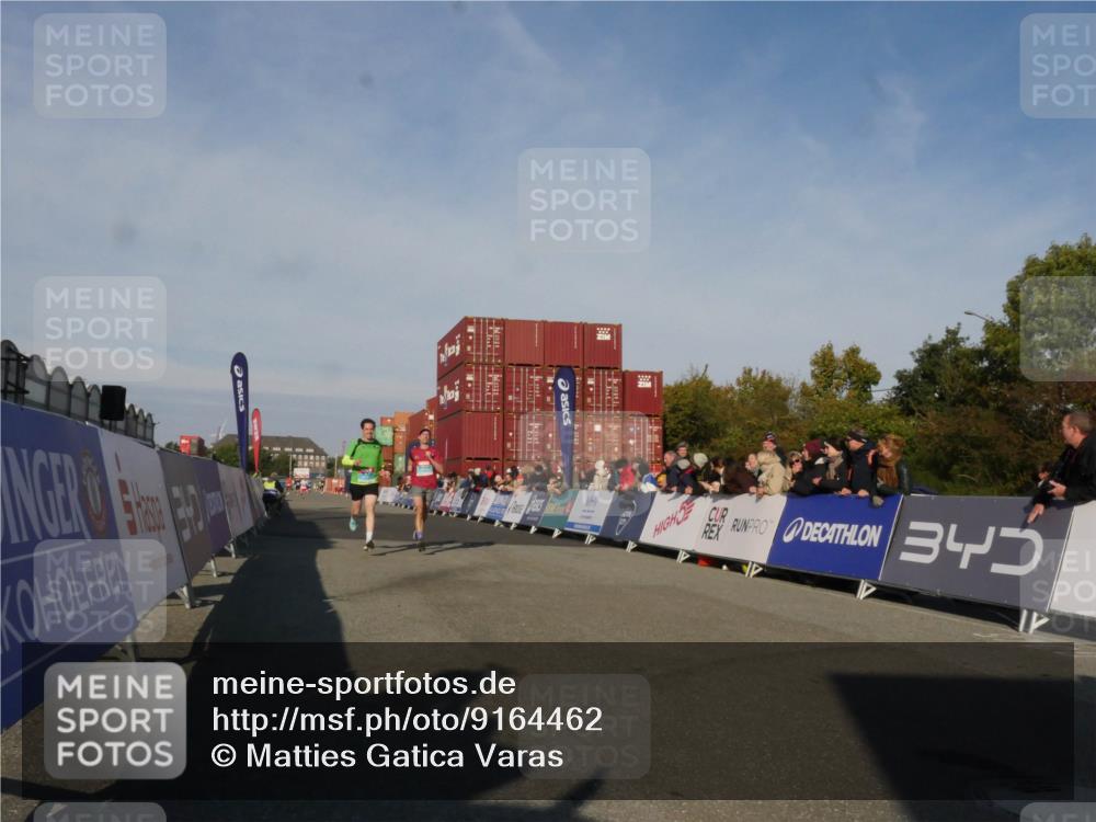 03.10.2025 - Köhlbrandbrückenlauf Matties Gatica Varas http://msf.ph/oto/9164462 03.10.2025 09:53:02 Ziel 1035, 2705, 3629 meine-sportfotos.de