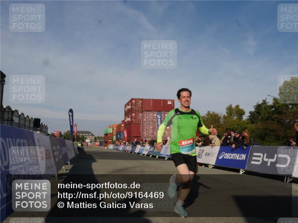 03.10.2025 - Köhlbrandbrückenlauf Matties Gatica Varas http://msf.ph/oto/9164469 03.10.2025 09:53:04 Ziel 1035, 2705 meine-sportfotos.de