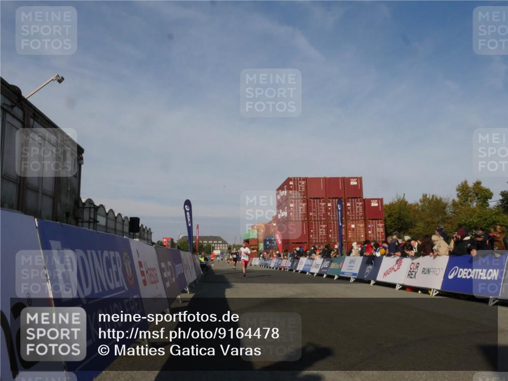 03.10.2025 - Köhlbrandbrückenlauf Matties Gatica Varas http://msf.ph/oto/9164478 03.10.2025 09:53:15 Ziel 1029, 3618 meine-sportfotos.de