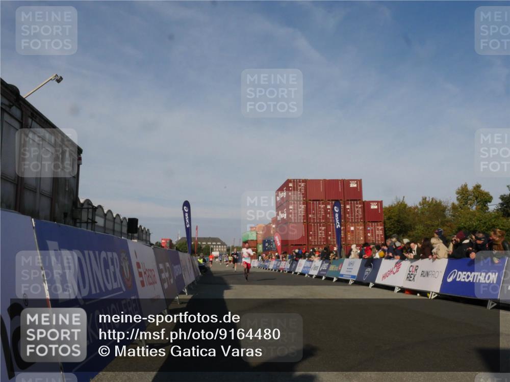 03.10.2025 - Köhlbrandbrückenlauf Matties Gatica Varas http://msf.ph/oto/9164480 03.10.2025 09:53:15 Ziel 1029, 3618 meine-sportfotos.de