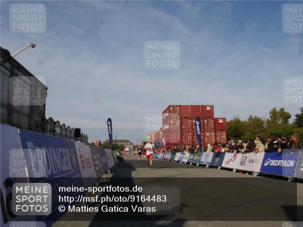 03.10.2025 - Köhlbrandbrückenlauf Matties Gatica Varas http://msf.ph/oto/9164483 03.10.2025 09:53:16 Ziel 1029, 3618 meine-sportfotos.de