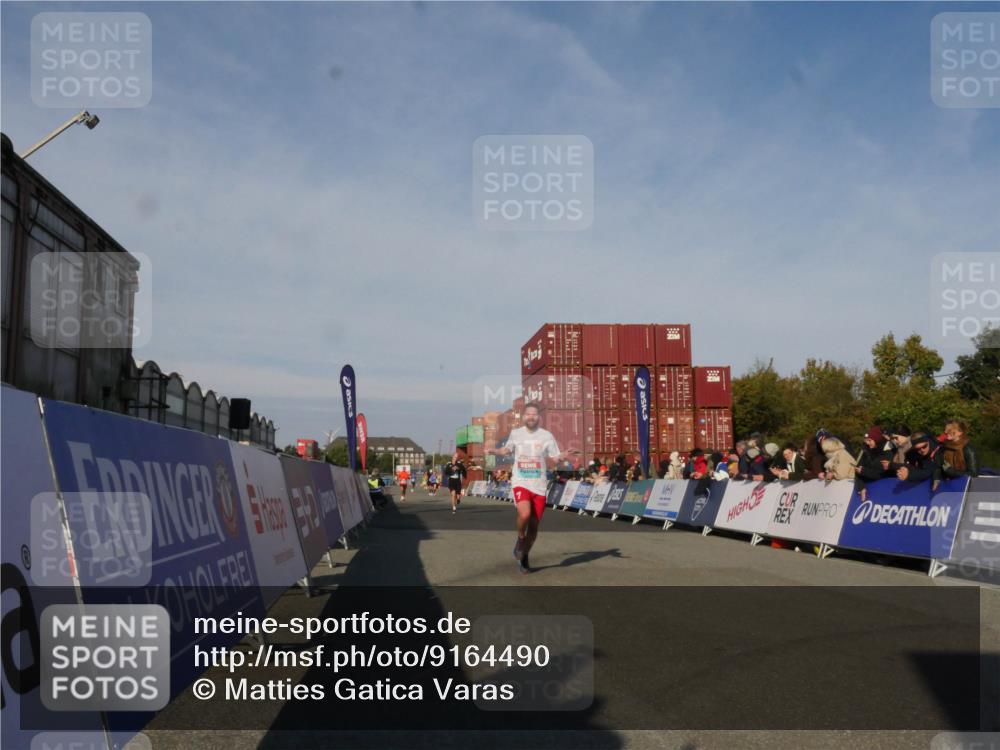 03.10.2025 - Köhlbrandbrückenlauf Matties Gatica Varas http://msf.ph/oto/9164490 03.10.2025 09:53:17 Ziel 1029, 3618 meine-sportfotos.de