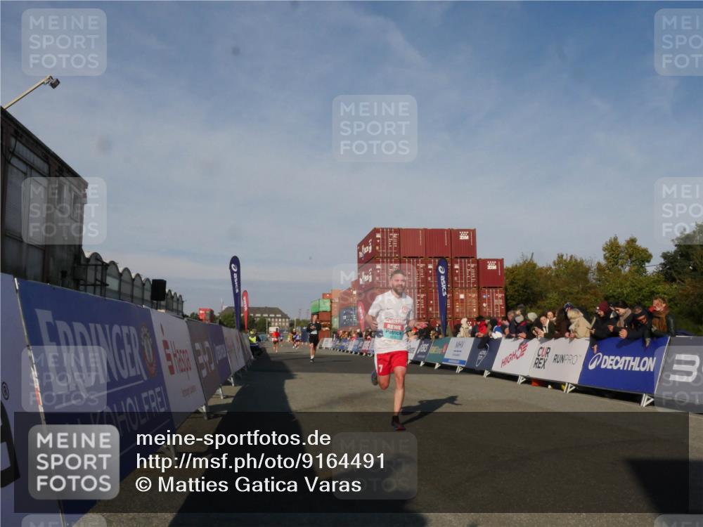 03.10.2025 - Köhlbrandbrückenlauf Matties Gatica Varas http://msf.ph/oto/9164491 03.10.2025 09:53:18 Ziel 1012, 1029, 3618 meine-sportfotos.de