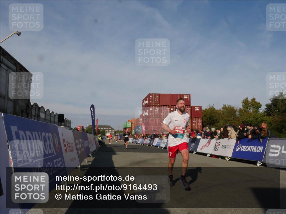 03.10.2025 - Köhlbrandbrückenlauf Matties Gatica Varas http://msf.ph/oto/9164493 03.10.2025 09:53:18 Ziel 1012, 1029, 3618 meine-sportfotos.de