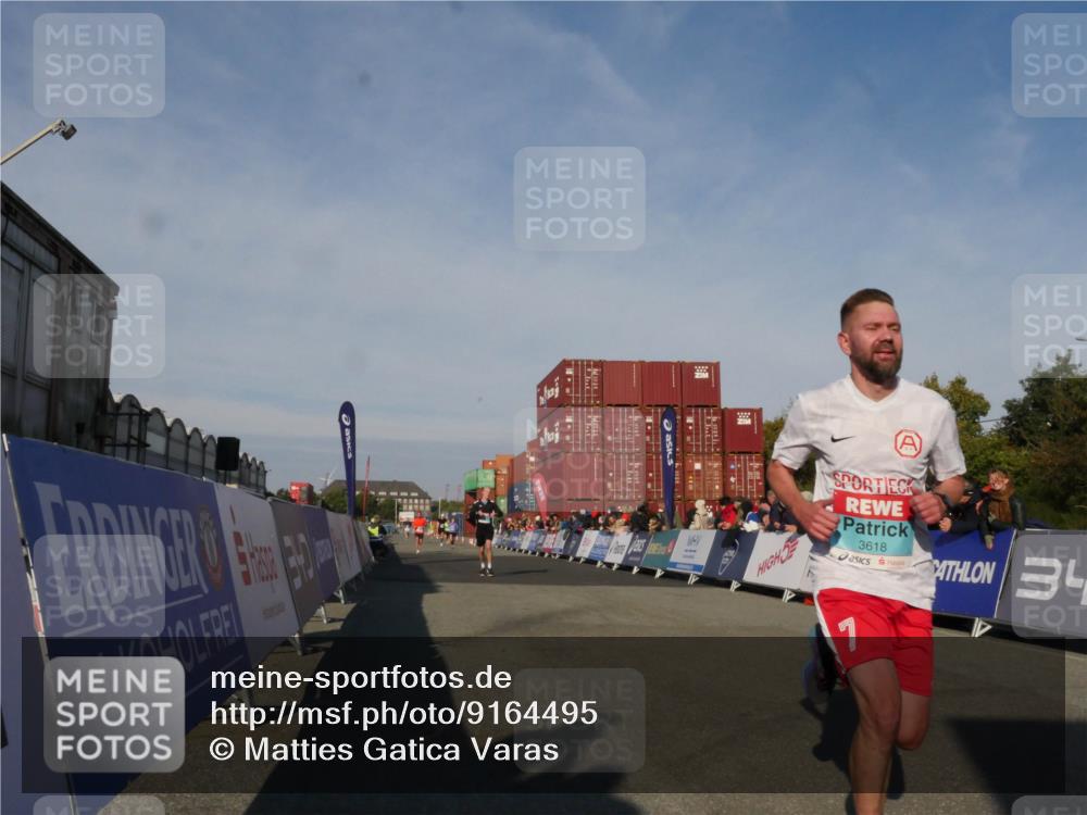 03.10.2025 - Köhlbrandbrückenlauf Matties Gatica Varas http://msf.ph/oto/9164495 03.10.2025 09:53:19 Ziel 1012, 1029, 3618 meine-sportfotos.de