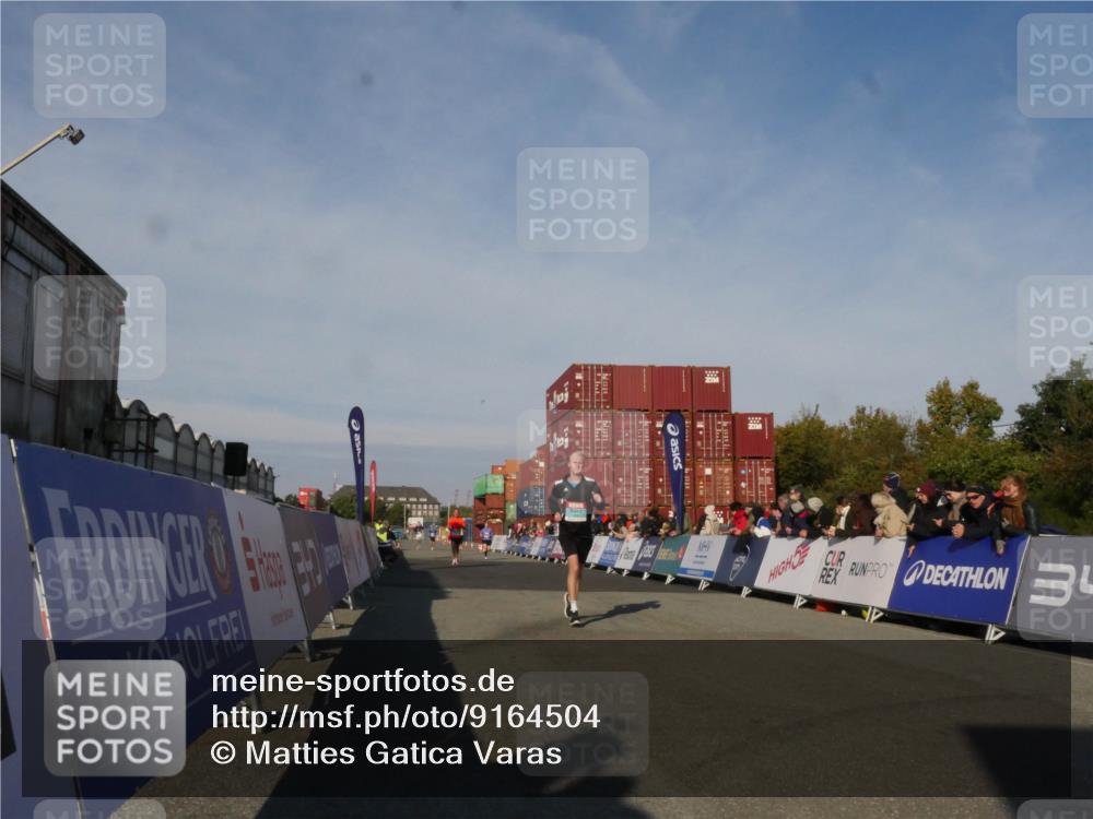 03.10.2025 - Köhlbrandbrückenlauf Matties Gatica Varas http://msf.ph/oto/9164504 03.10.2025 09:53:21 Ziel 1012, 1029, 3618, 3704 meine-sportfotos.de