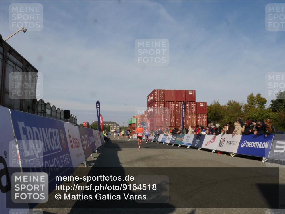 03.10.2025 - Köhlbrandbrückenlauf Matties Gatica Varas http://msf.ph/oto/9164518 03.10.2025 09:53:25 Ziel 1012, 1029, 3299, 3704 meine-sportfotos.de