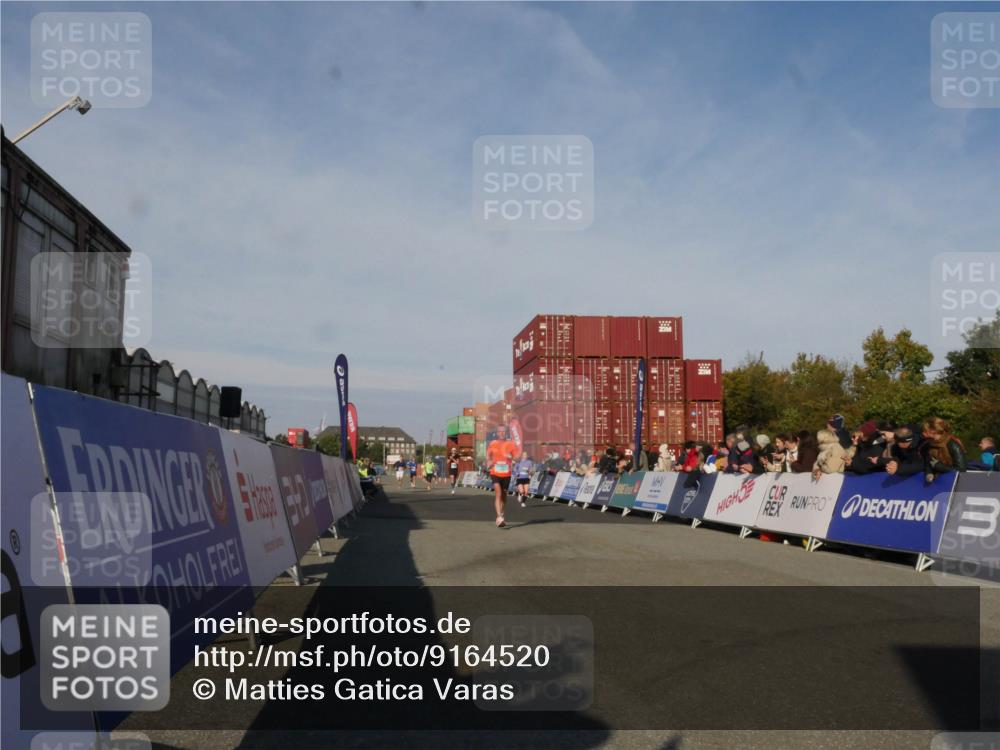 03.10.2025 - Köhlbrandbrückenlauf Matties Gatica Varas http://msf.ph/oto/9164520 03.10.2025 09:53:25 Ziel 1012, 1029, 3299, 3704 meine-sportfotos.de