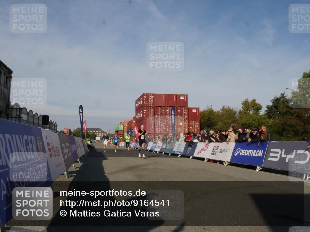 03.10.2025 - Köhlbrandbrückenlauf Matties Gatica Varas http://msf.ph/oto/9164541 03.10.2025 09:53:31 Ziel 2831, 3078, 3226, 3262, 3299, 3704 meine-sportfotos.de