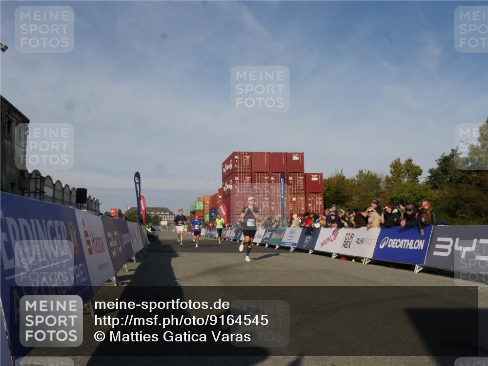 03.10.2025 - Köhlbrandbrückenlauf Matties Gatica Varas http://msf.ph/oto/9164545 03.10.2025 09:53:32 Ziel 2831, 3078, 3226, 3262, 3299, 3704 meine-sportfotos.de