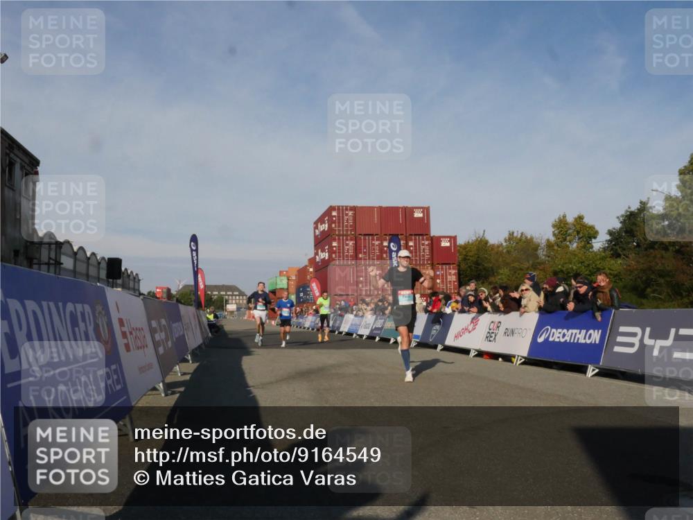 03.10.2025 - Köhlbrandbrückenlauf Matties Gatica Varas http://msf.ph/oto/9164549 03.10.2025 09:53:33 Ziel 2831, 3078, 3226, 3262, 3299 meine-sportfotos.de