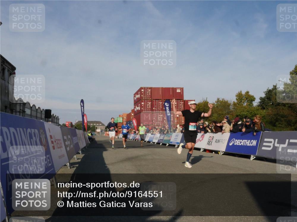 03.10.2025 - Köhlbrandbrückenlauf Matties Gatica Varas http://msf.ph/oto/9164551 03.10.2025 09:53:33 Ziel 2831, 3078, 3226, 3262, 3299 meine-sportfotos.de
