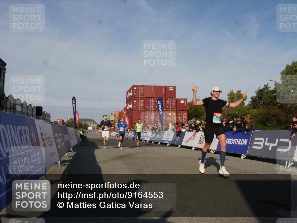 03.10.2025 - Köhlbrandbrückenlauf Matties Gatica Varas http://msf.ph/oto/9164553 03.10.2025 09:53:34 Ziel 2831, 3078, 3226, 3262, 3299 meine-sportfotos.de