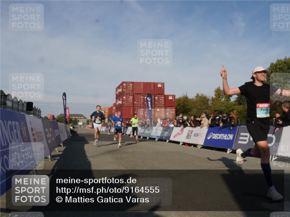 03.10.2025 - Köhlbrandbrückenlauf Matties Gatica Varas http://msf.ph/oto/9164555 03.10.2025 09:53:34 Ziel 2831, 3078, 3226, 3262, 3299 meine-sportfotos.de