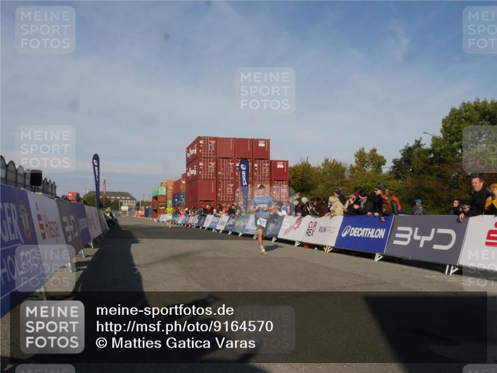 03.10.2025 - Köhlbrandbrückenlauf Matties Gatica Varas http://msf.ph/oto/9164570 03.10.2025 09:53:39 Ziel 2831, 3226, 3262, 3841 meine-sportfotos.de