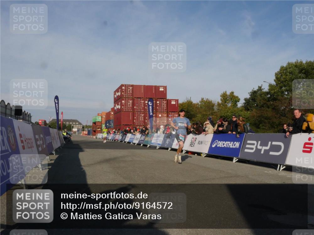 03.10.2025 - Köhlbrandbrückenlauf Matties Gatica Varas http://msf.ph/oto/9164572 03.10.2025 09:53:40 Ziel 2831, 3262, 3841 meine-sportfotos.de