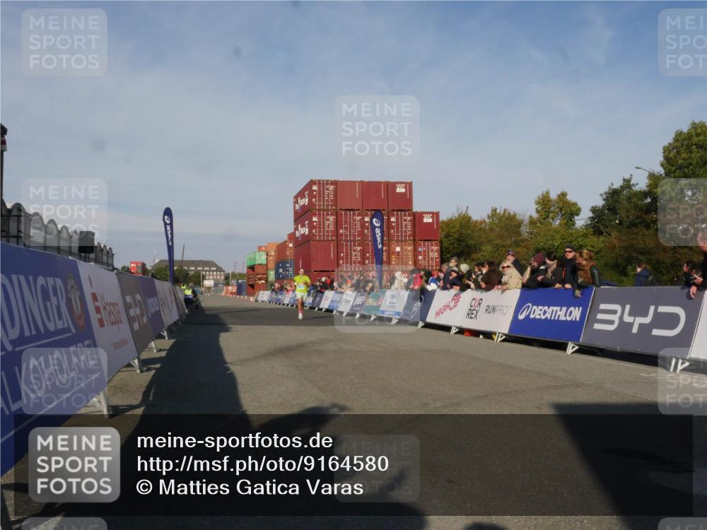 03.10.2025 - Köhlbrandbrückenlauf Matties Gatica Varas http://msf.ph/oto/9164580 03.10.2025 09:53:42 Ziel 2831, 3841 meine-sportfotos.de