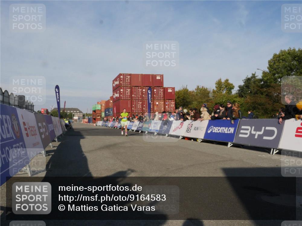 03.10.2025 - Köhlbrandbrückenlauf Matties Gatica Varas http://msf.ph/oto/9164583 03.10.2025 09:53:43 Ziel 2831, 3841 meine-sportfotos.de