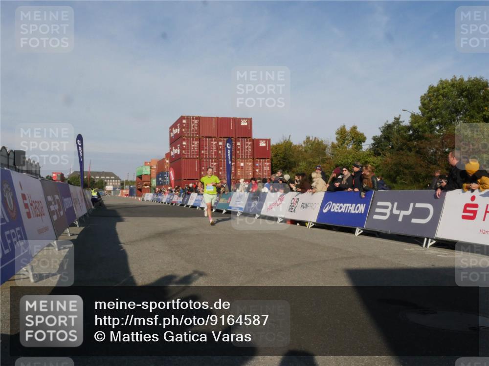 03.10.2025 - Köhlbrandbrückenlauf Matties Gatica Varas http://msf.ph/oto/9164587 03.10.2025 09:53:44 Ziel 3841 meine-sportfotos.de