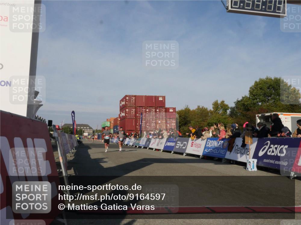 03.10.2025 - Köhlbrandbrückenlauf Matties Gatica Varas http://msf.ph/oto/9164597 03.10.2025 09:54:21 Ziel 1037, 3785 meine-sportfotos.de