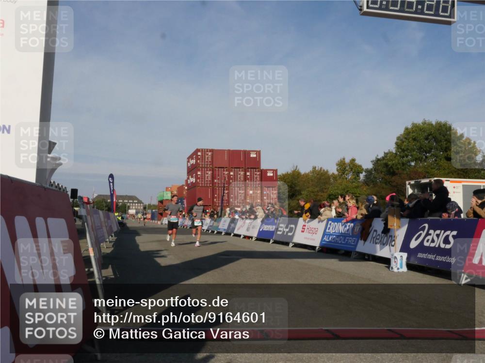 03.10.2025 - Köhlbrandbrückenlauf Matties Gatica Varas http://msf.ph/oto/9164601 03.10.2025 09:54:22 Ziel 1037, 3785 meine-sportfotos.de