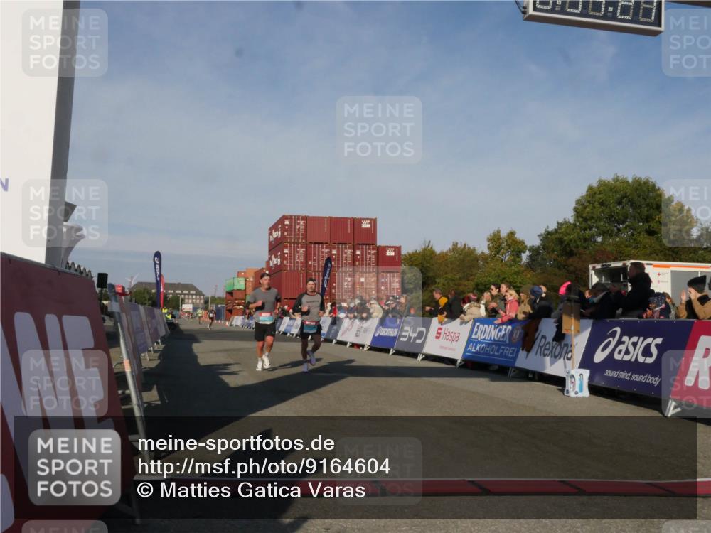 03.10.2025 - Köhlbrandbrückenlauf Matties Gatica Varas http://msf.ph/oto/9164604 03.10.2025 09:54:23 Ziel 1037, 3785 meine-sportfotos.de