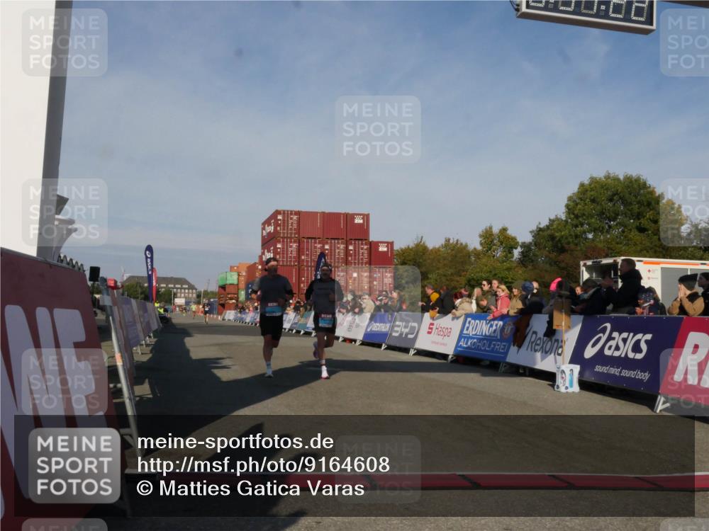 03.10.2025 - Köhlbrandbrückenlauf Matties Gatica Varas http://msf.ph/oto/9164608 03.10.2025 09:54:24 Ziel 1037, 3785 meine-sportfotos.de