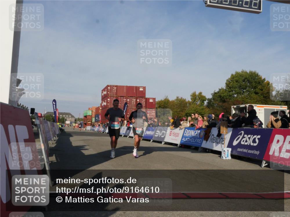 03.10.2025 - Köhlbrandbrückenlauf Matties Gatica Varas http://msf.ph/oto/9164610 03.10.2025 09:54:24 Ziel 1037, 3785 meine-sportfotos.de