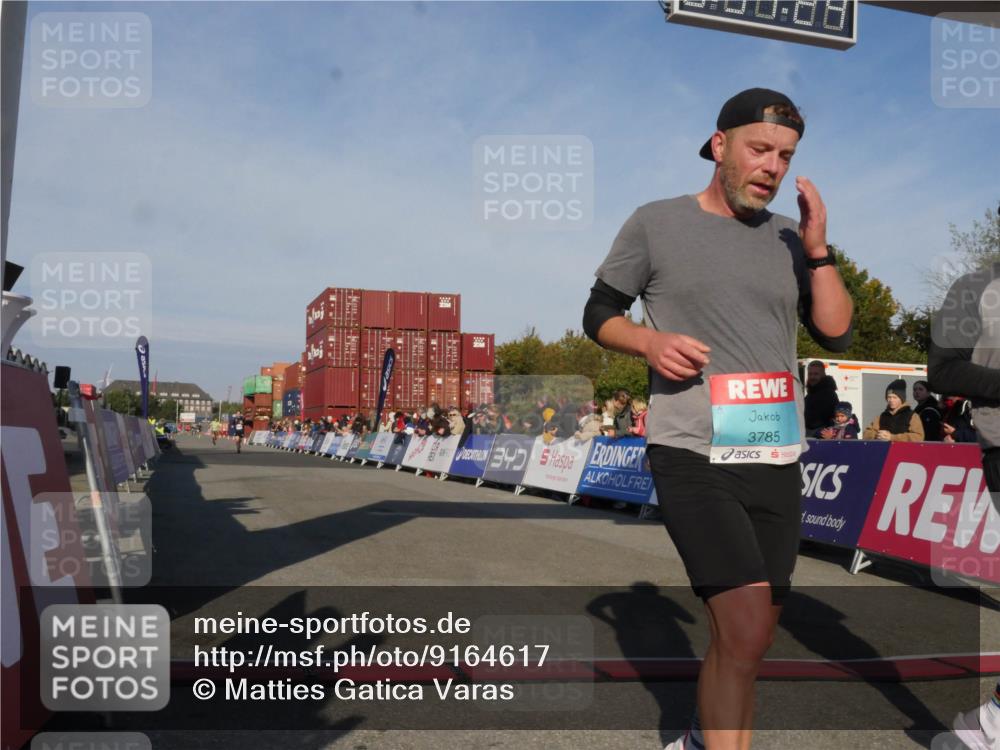 03.10.2025 - Köhlbrandbrückenlauf Matties Gatica Varas http://msf.ph/oto/9164617 03.10.2025 09:54:26 Ziel 1061 meine-sportfotos.de