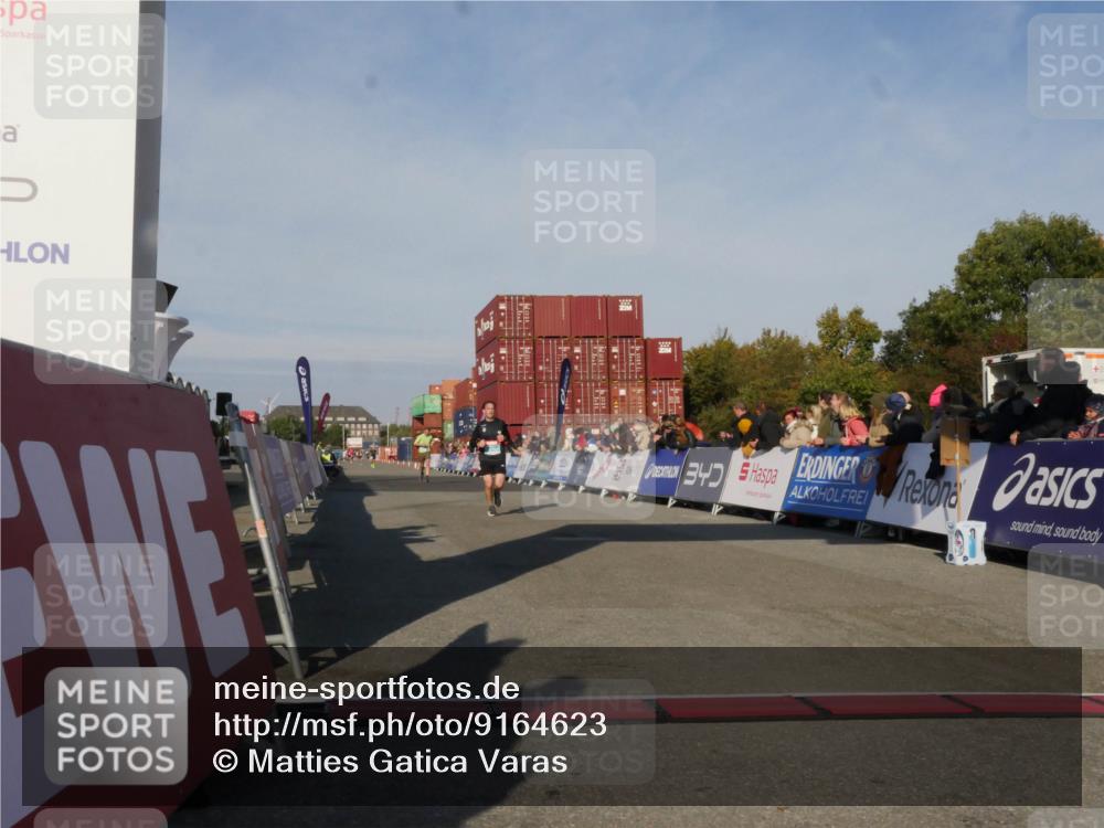 03.10.2025 - Köhlbrandbrückenlauf Matties Gatica Varas http://msf.ph/oto/9164623 03.10.2025 09:54:33 Ziel 1061, 1462 meine-sportfotos.de