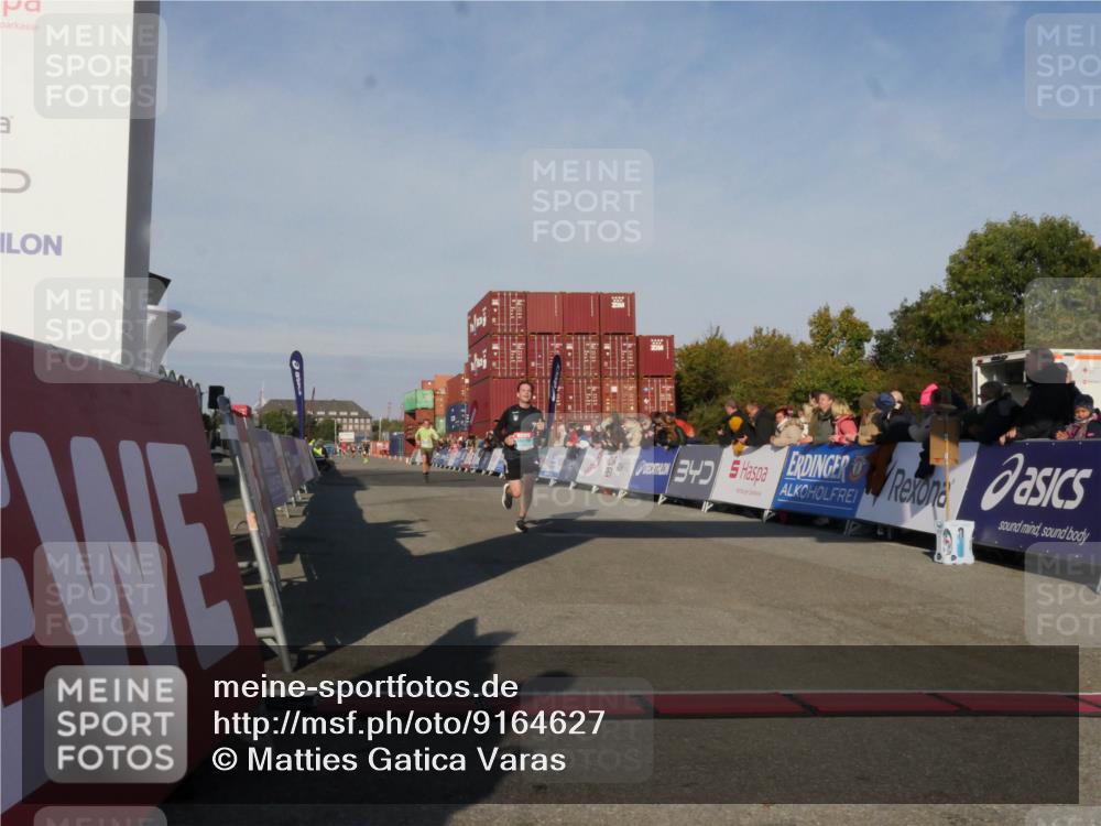 03.10.2025 - Köhlbrandbrückenlauf Matties Gatica Varas http://msf.ph/oto/9164627 03.10.2025 09:54:34 Ziel 1061, 1462 meine-sportfotos.de