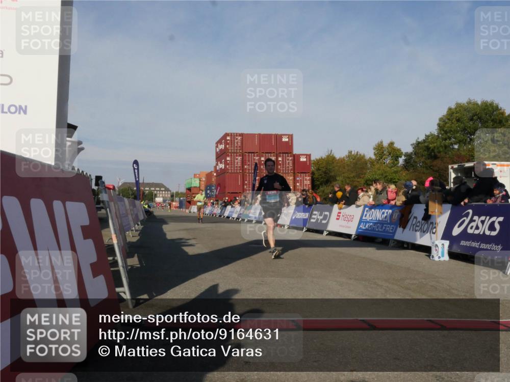 03.10.2025 - Köhlbrandbrückenlauf Matties Gatica Varas http://msf.ph/oto/9164631 03.10.2025 09:54:35 Ziel 1061, 1462 meine-sportfotos.de
