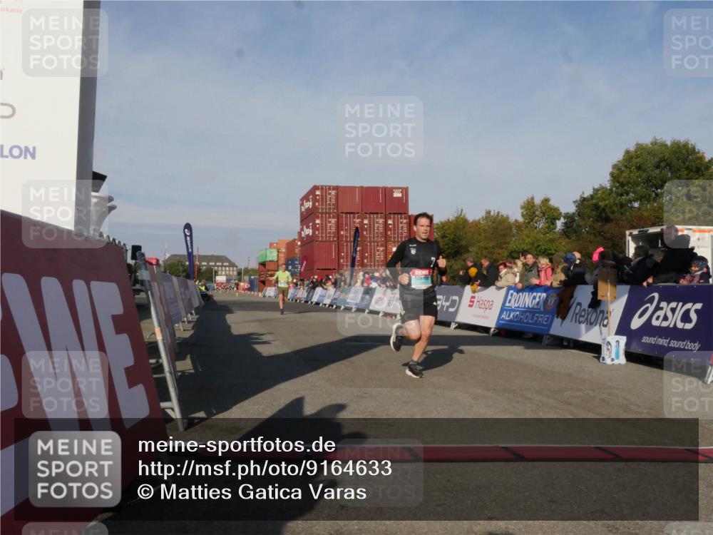 03.10.2025 - Köhlbrandbrückenlauf Matties Gatica Varas http://msf.ph/oto/9164633 03.10.2025 09:54:36 Ziel 1061, 1462 meine-sportfotos.de