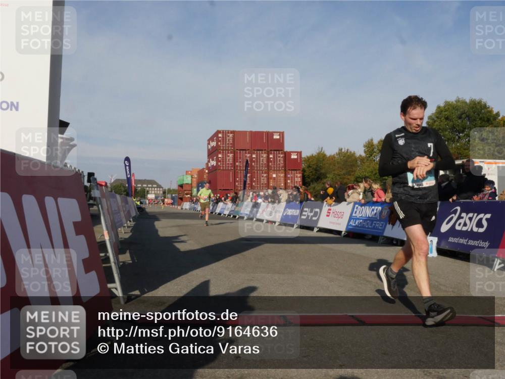 03.10.2025 - Köhlbrandbrückenlauf Matties Gatica Varas http://msf.ph/oto/9164636 03.10.2025 09:54:37 Ziel 1061, 1462 meine-sportfotos.de