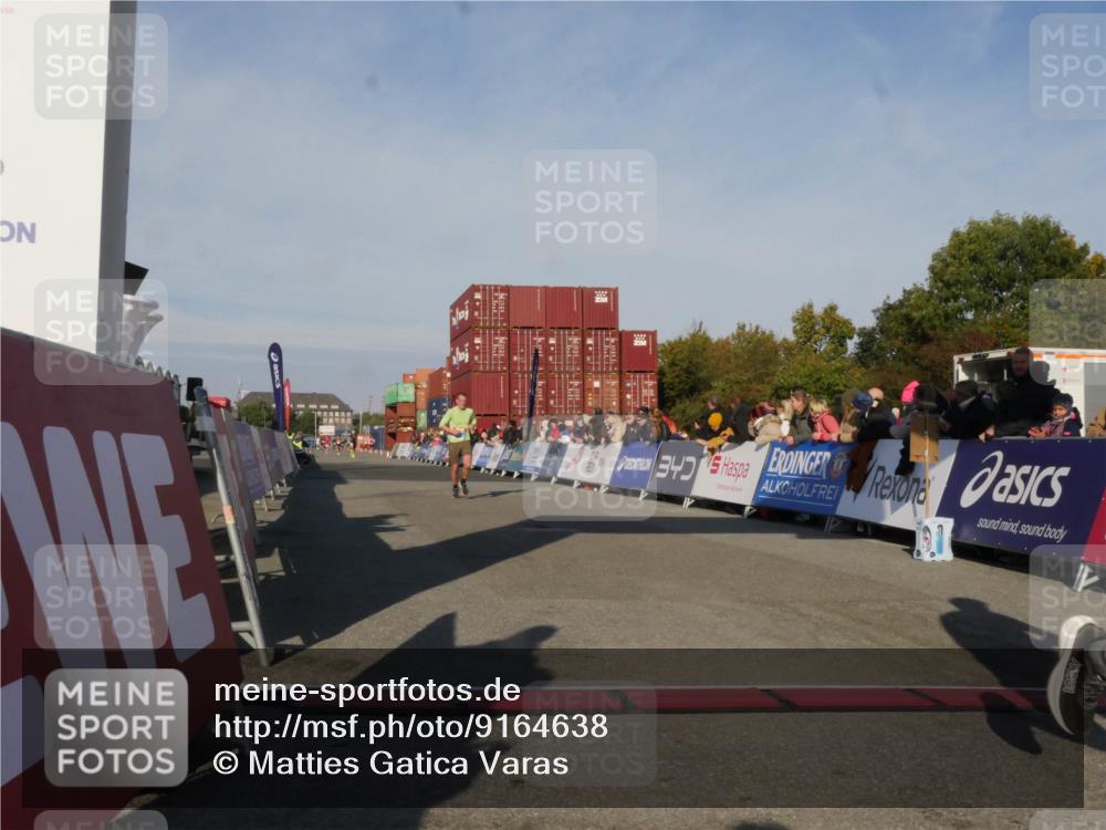 03.10.2025 - Köhlbrandbrückenlauf Matties Gatica Varas http://msf.ph/oto/9164638 03.10.2025 09:54:37 Ziel 1061, 1462 meine-sportfotos.de